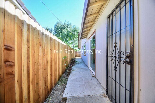 Building Photo - 3818 Otto Dr