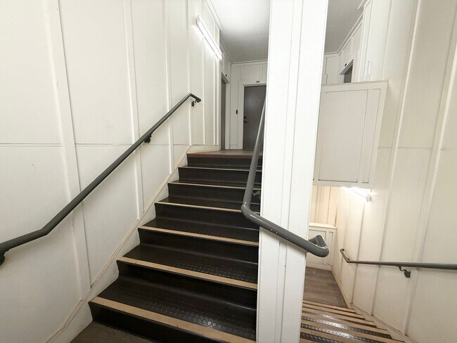 Building Photo - MOVE IN READY! 1 Bd, 1 Ba in Kaikea At Ho'opili