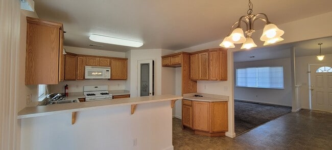 Building Photo - Great Anderson Location on Corner Lot, 3 Bedroom, 2 Bath Home