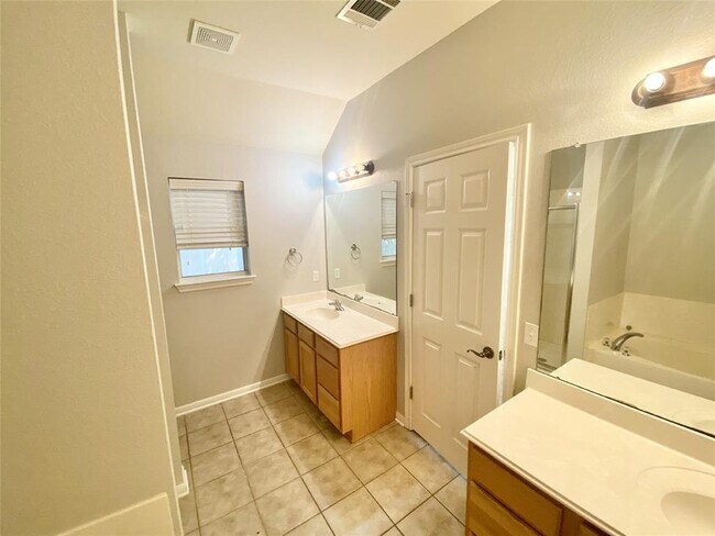 Building Photo - 16802 Gravesend Rd