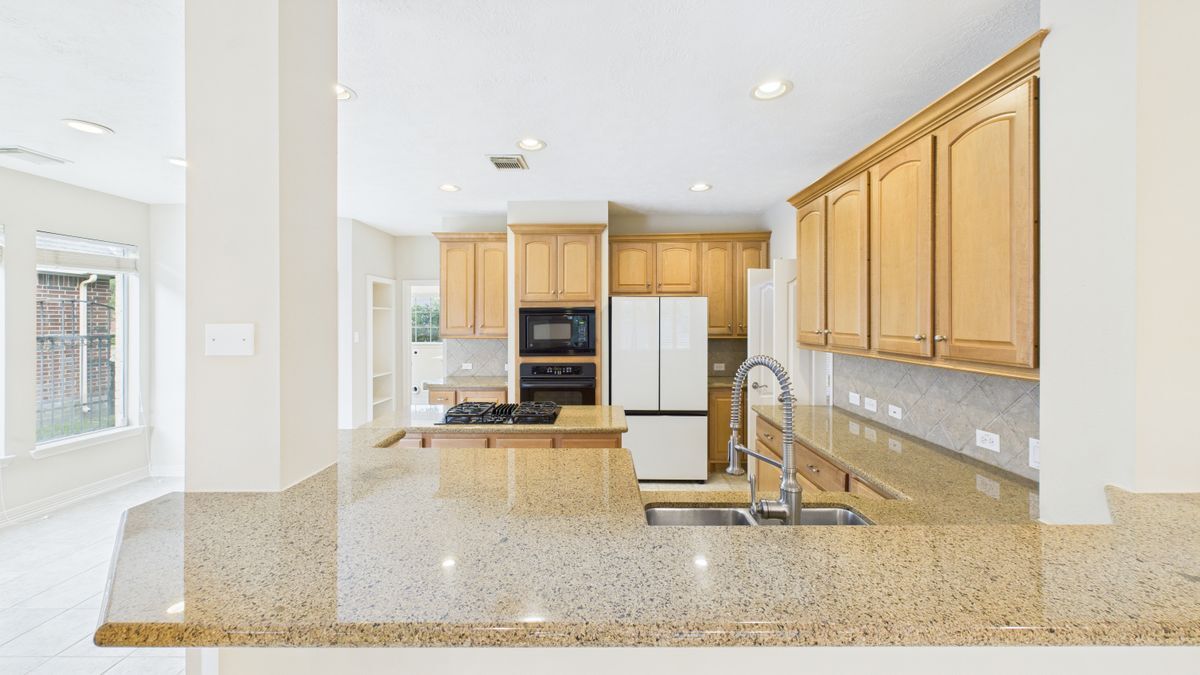 Building Photo - 5923 Serrano Terrace Ln