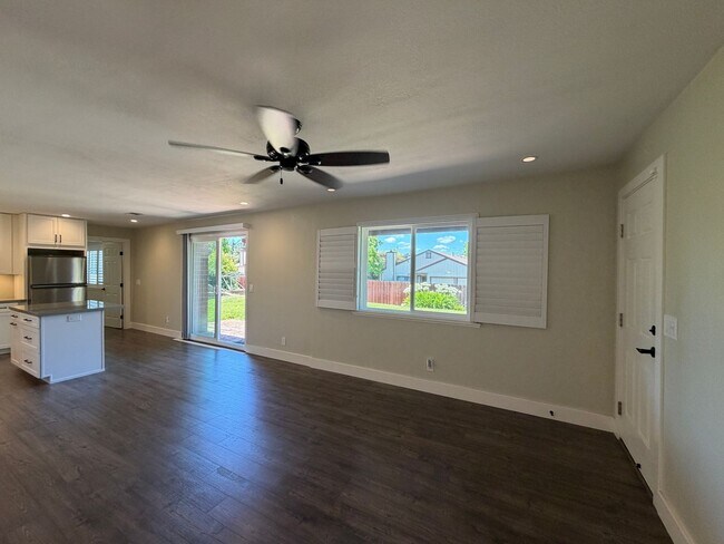 Building Photo - Nicely remodeled 1 bedroom Suite, All utilities paid + WiFi