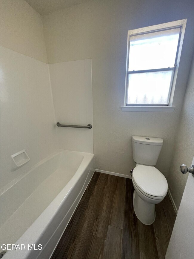 Building Photo - 10716 Georgetown St