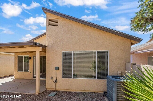 Building Photo - 8142 N Millwheel Pl