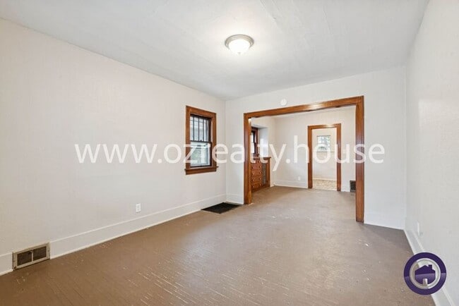 Building Photo - 1749 Berdan Ave