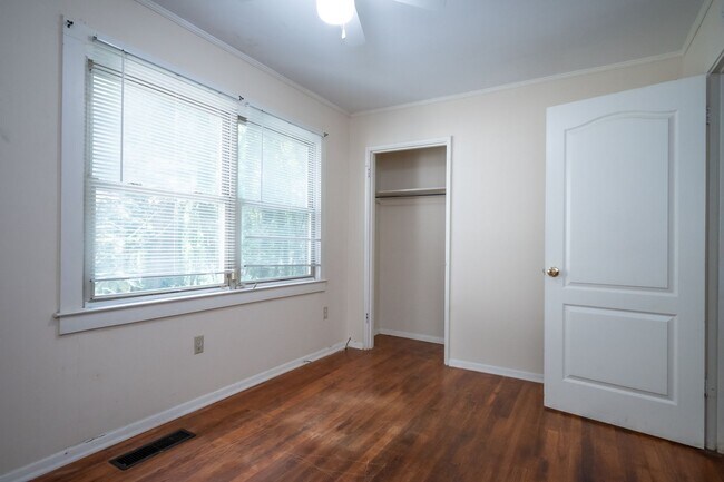 Building Photo - 175 Habersham Way