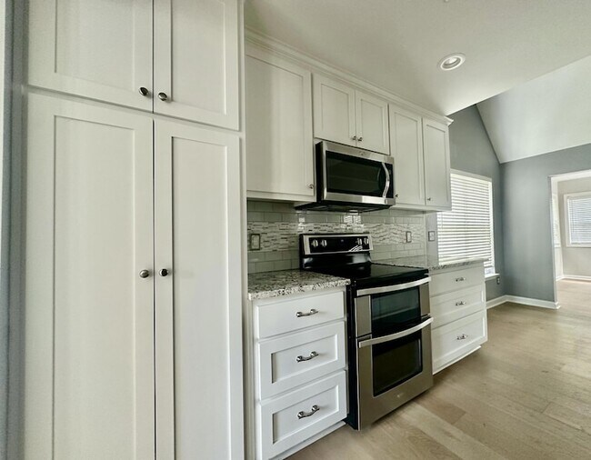 Building Photo - 1178 Pittsford Cir