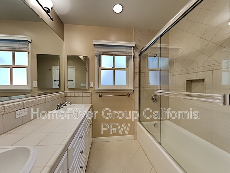 Building Photo - 2431 Sleepy Hollow Dr