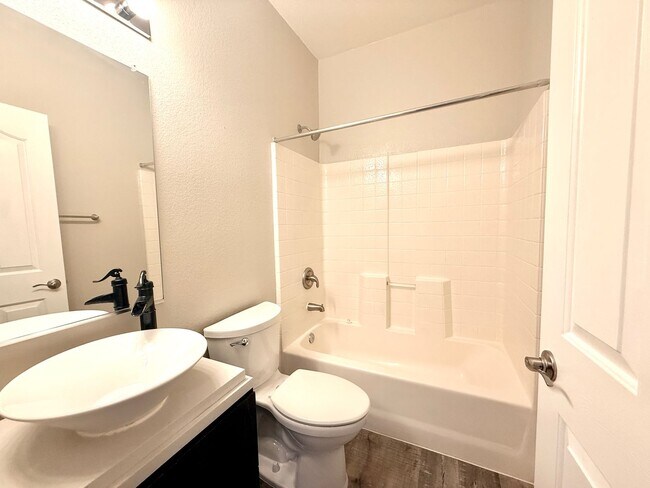 Building Photo - Five bedroom home in Henderson with downstairs bedroom and pool And Spa