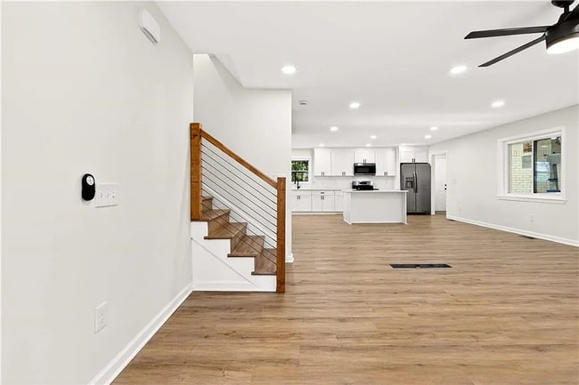 Building Photo - 4 Bed, 3 Bath in Decatur!