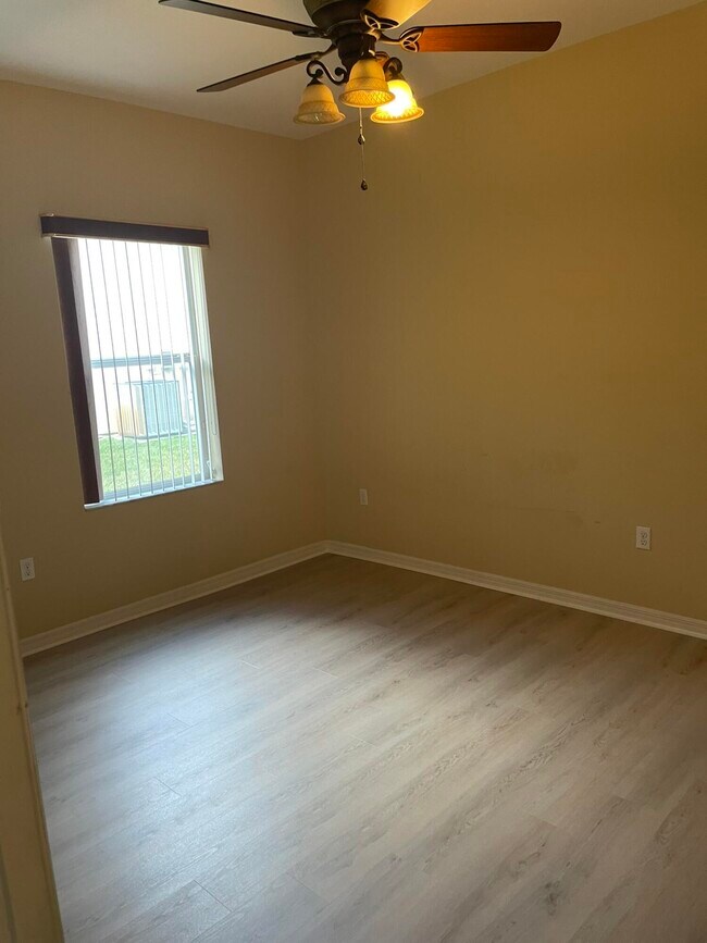 Building Photo - 5079 NW Fiddle Leaf Ct