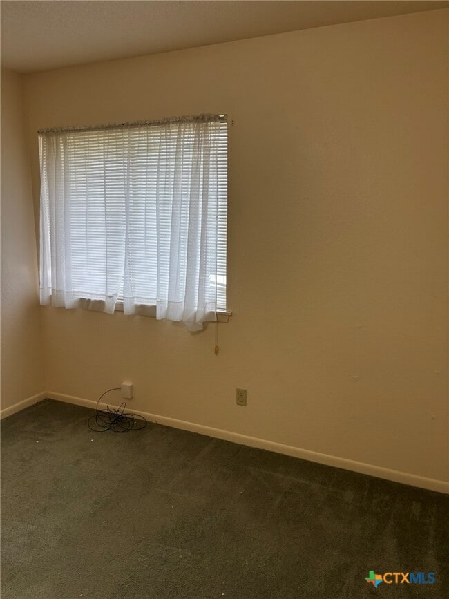 Building Photo - 304 Rattan Dr