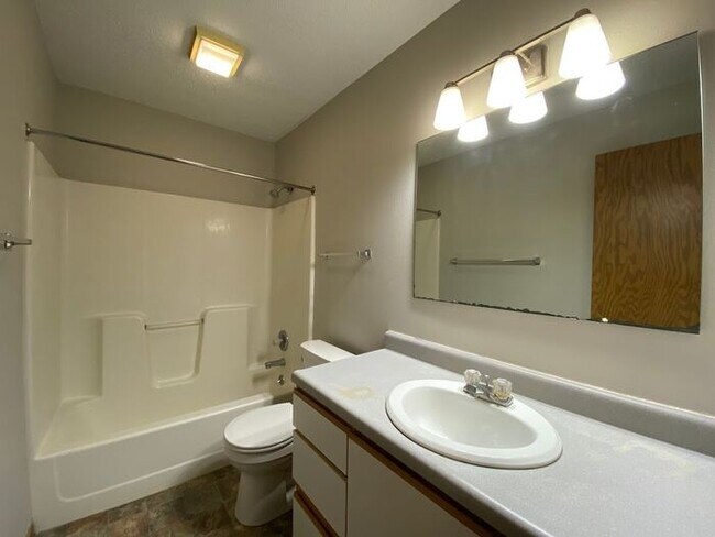 Building Photo - $1,050 | 2 Bedroom, 1 Bathroom Apartment | No Pets | Available for August 1st Move In!