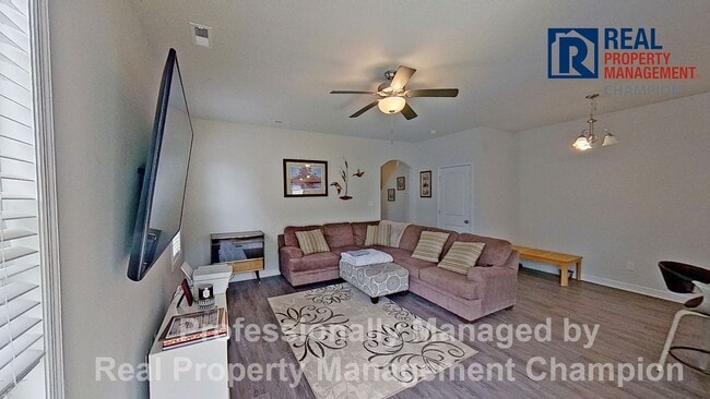 Building Photo - Fabulous Townhome with Open Floorplan