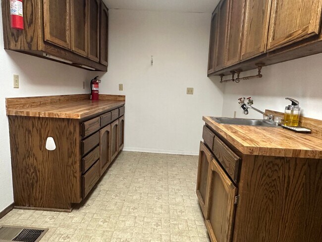 Building Photo - Bear Valley 3+4 with over 4 acres! MUST SEE!