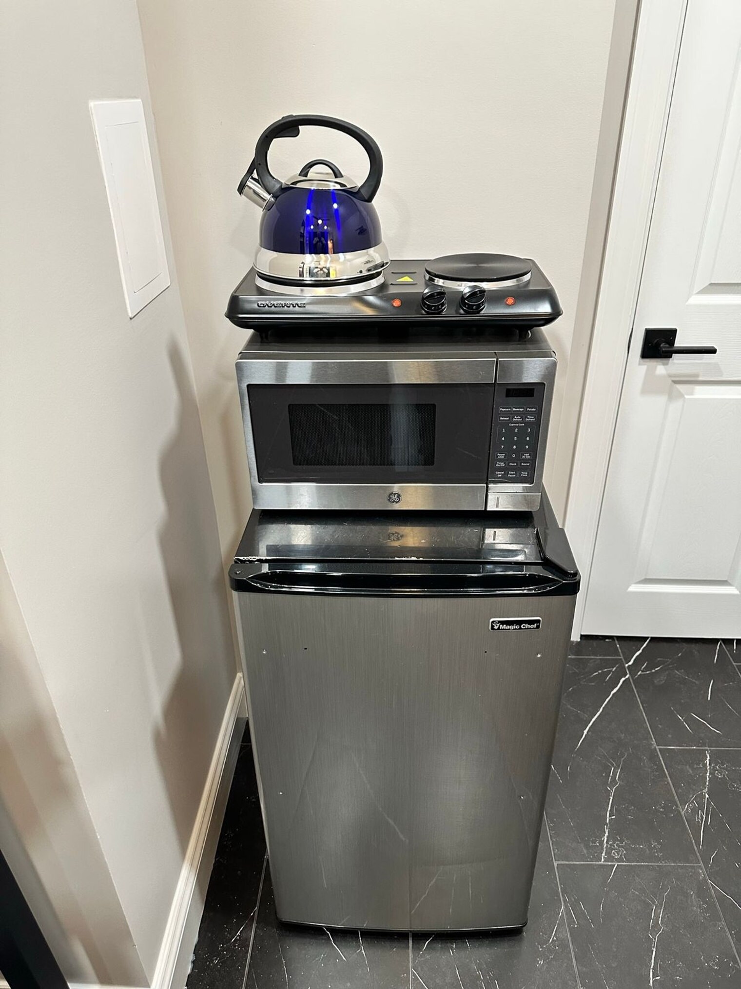 Building Photo - 717 Lancaster Ave