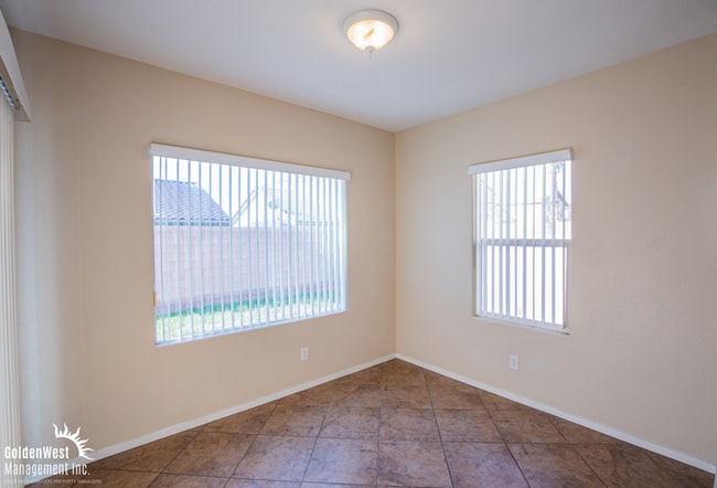 Building Photo - Spacious and Lovely Two-Story 3Bdm 2.5Ba Home in Centennial.