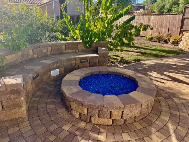 Building Photo - Great Escondido Rental