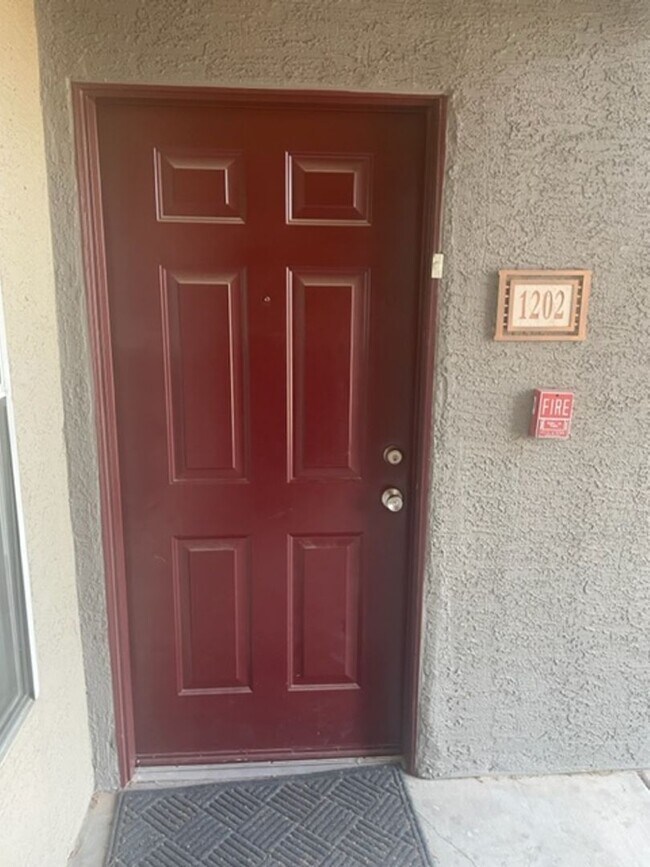 Building Photo - 5055 W Hacienda Ave