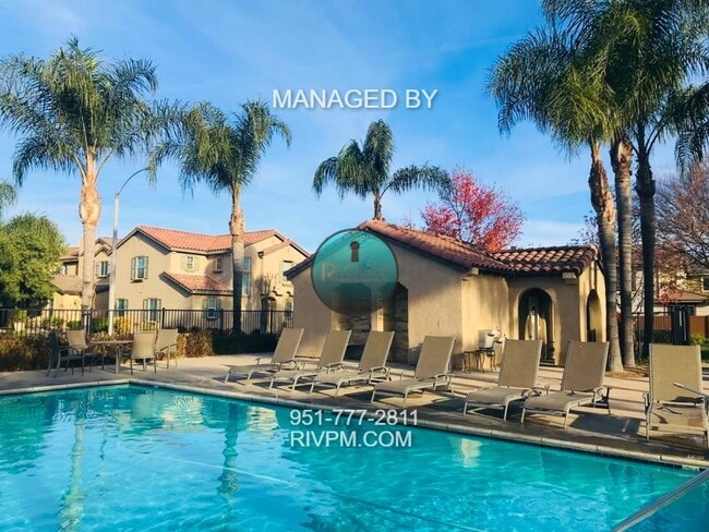 Building Photo - Gated community with pool/spa