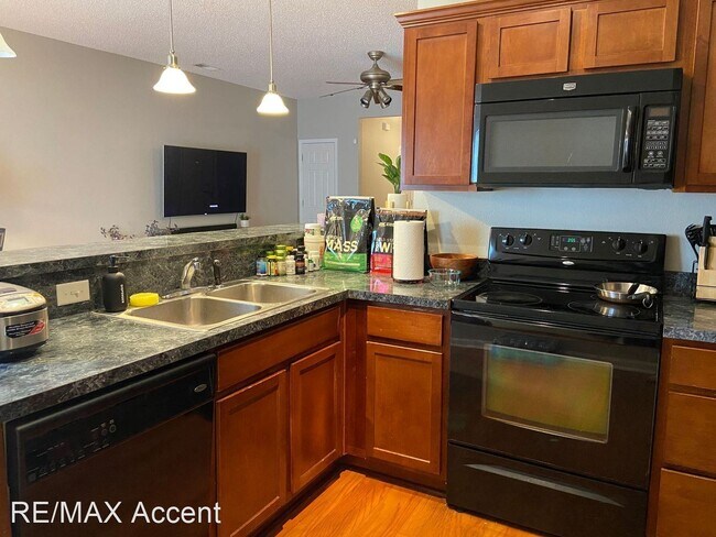 Building Photo - 3 br, 2.5 bath House - 585 Canyon Oak Loop