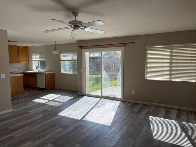 Building Photo - 4 bedroom 3 bathroom home with bedroom and...