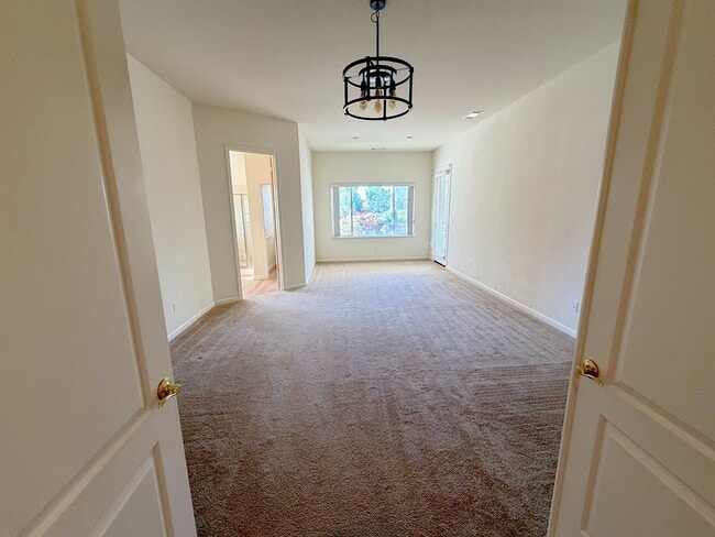 Building Photo - Spanish Springs 5bed/3bath - Move in Speci...