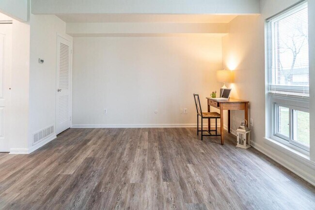 Building Photo - 314 College Park Dr