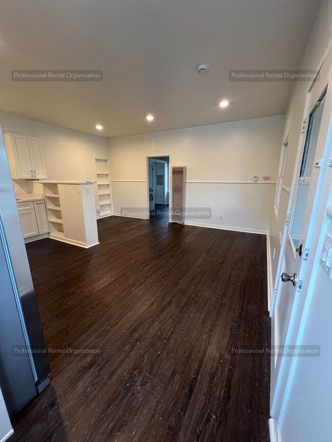 Building Photo - Experience the charm of Napa, CA living in this one-bedroom, one-bathroom apartment. Available now!!