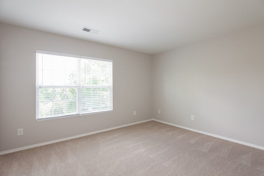 Building Photo - 2118 Buckleigh Dr