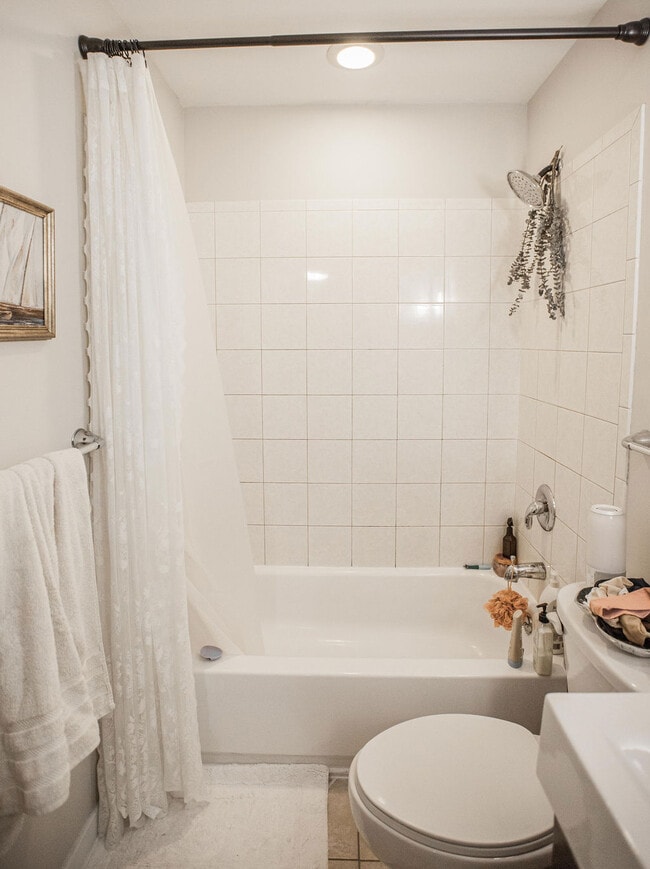 Building Photo - 816 N Dearborn St