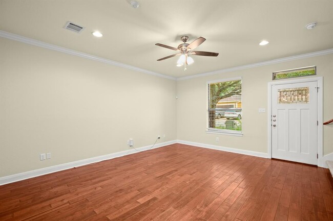 Building Photo - 6708 Menchaca Rd