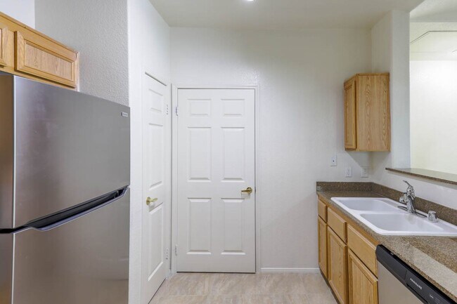 Building Photo - Resort Living 1 Bedroom Condo In West Las ...