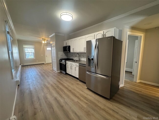 Building Photo - 621 2nd St