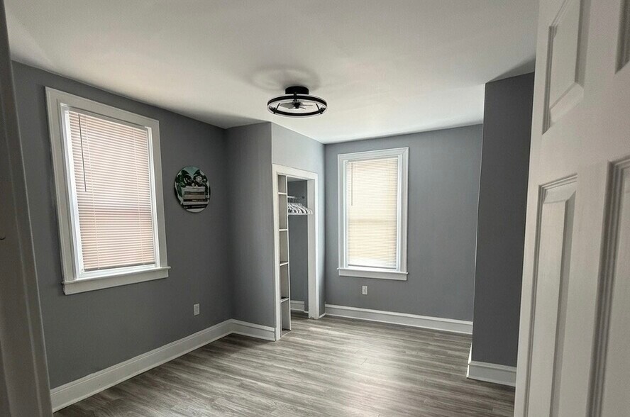 Back bedroom - 4744 Sheffield Ave