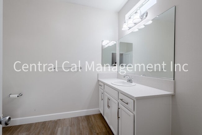 Building Photo - 4 bedroom/3 Bath Home with Solar in the Southwest - $3195 Per Month!