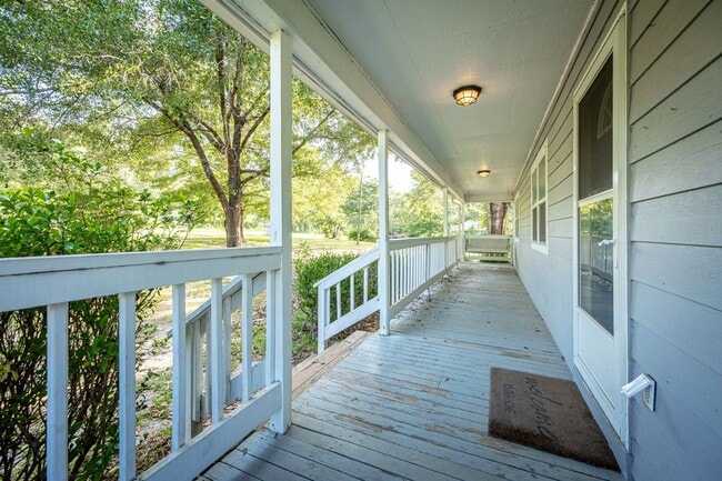 Building Photo - Peaceful Country Living on 2.4 Acres in Saucier