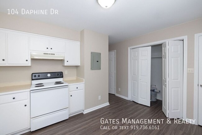Building Photo - 104 Daphine Dr