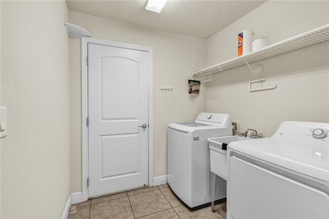 Building Photo - 1345 Willow Oak Ct