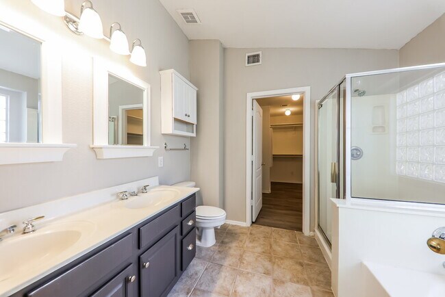 Building Photo - 548 E Cathy Dr