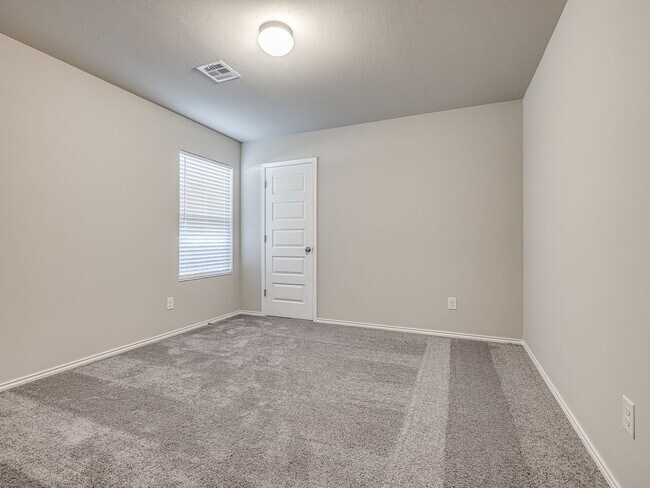 Building Photo - 629 W Lola Dr
