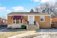 Building Photo - 413 S Gilbert Ave