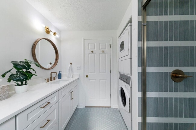 Building Photo - 169 Pompano St