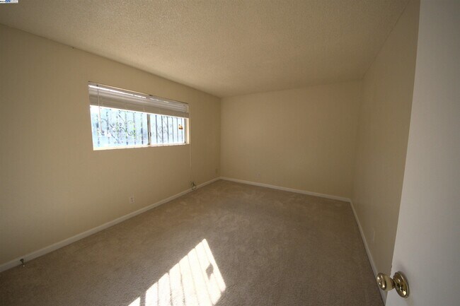 Building Photo - 1214 Sycamore Dr