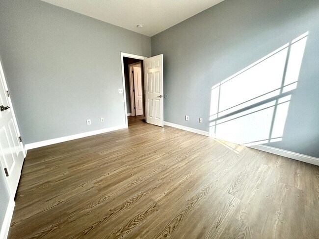 Building Photo - 3 bedroom 2 bath modern style home minutes from Centerton Main!!