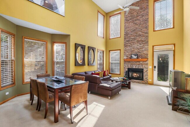 Building Photo - Spacious 3-Bedroom Townhouse with Main-Flo...