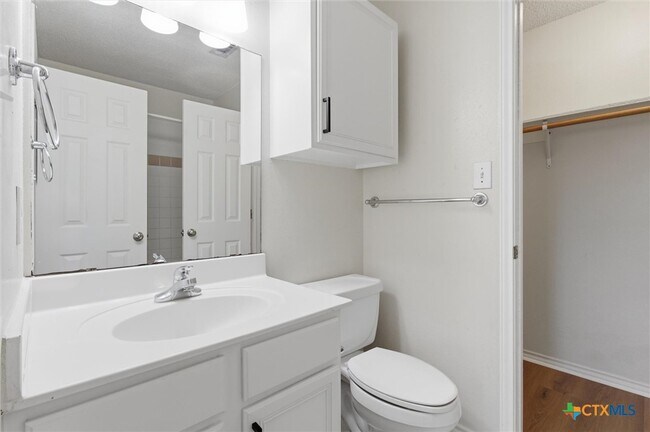 Building Photo - 115 Crest Dr