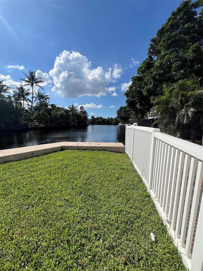 Building Photo - 1814 E Oakland Park Blvd