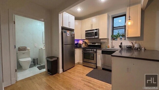 Building Photo - 305 W 150th St