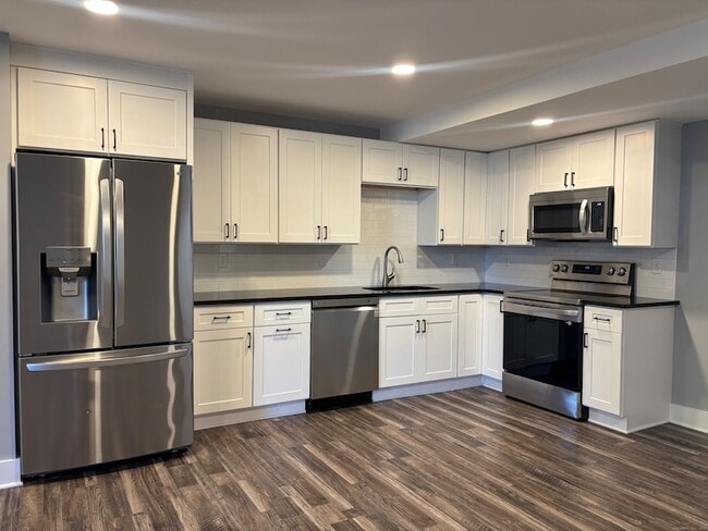 Primary Photo - 303 Norwich-New London Turnpike